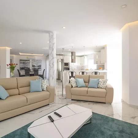 Penthouse With Amazing View דירה
